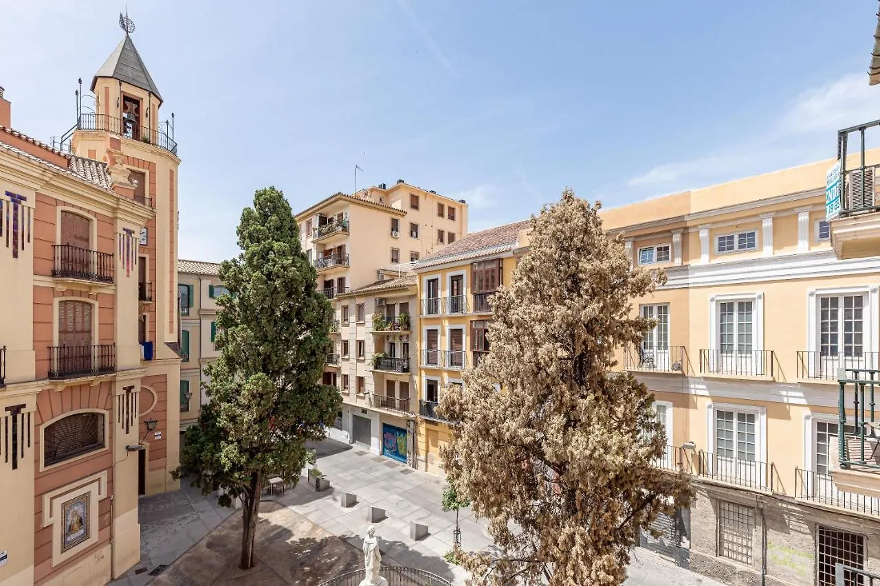 Gran Apartamento En El Centro Historico Con Parking Gratuito 4 Habitaciones Por Keywise Málaga 0*,  España